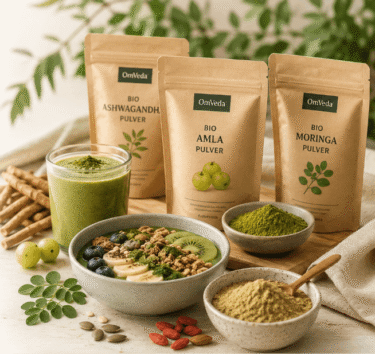 BIO Triphala Pulver von OmVeda mit Amla und Moringa als Bio-Pflanzenpulver